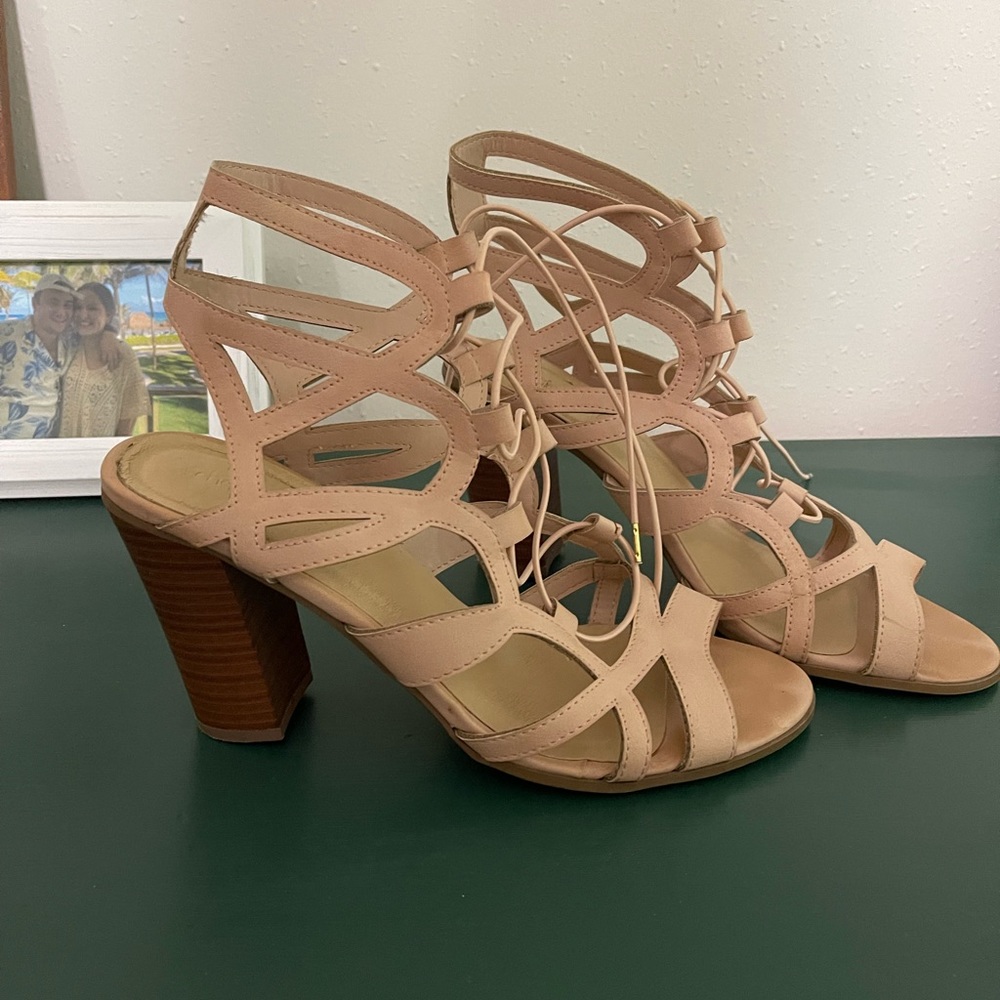 Size 10 light pink chunky heels